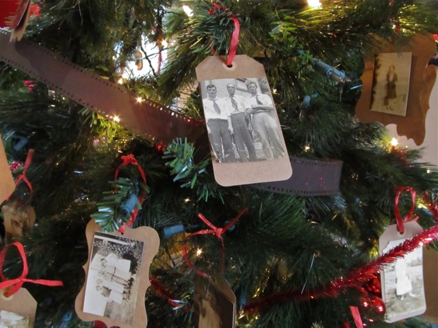 Photo Christmas tree and film garland